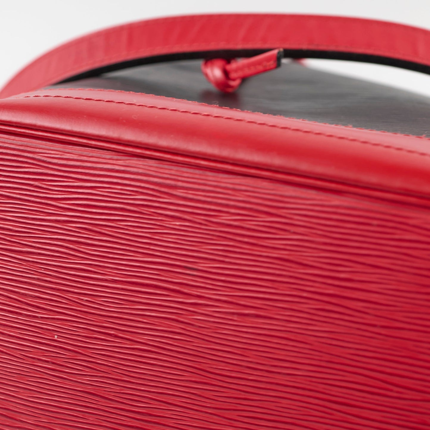 Louis Vuitton   Bucket Bag Black / Red Epi Leather