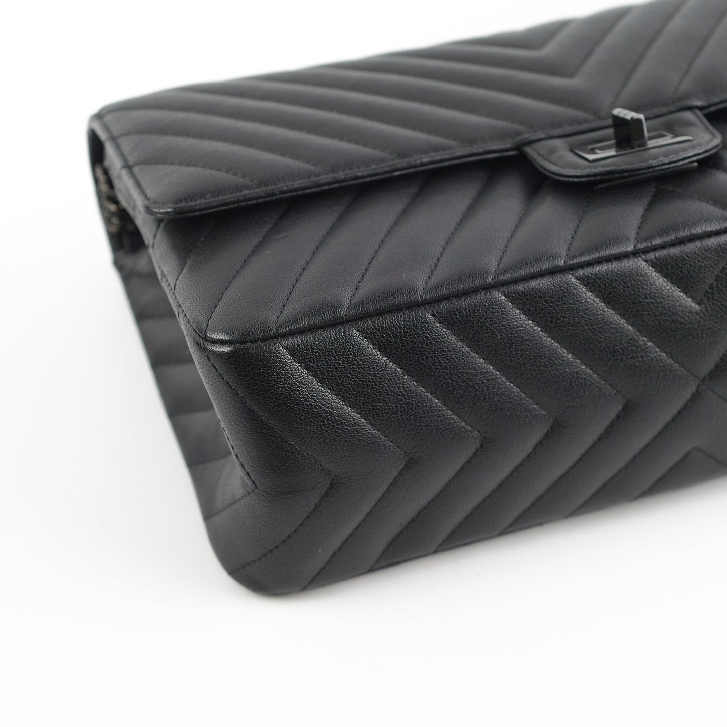 Chanel Reissue 226 So Black