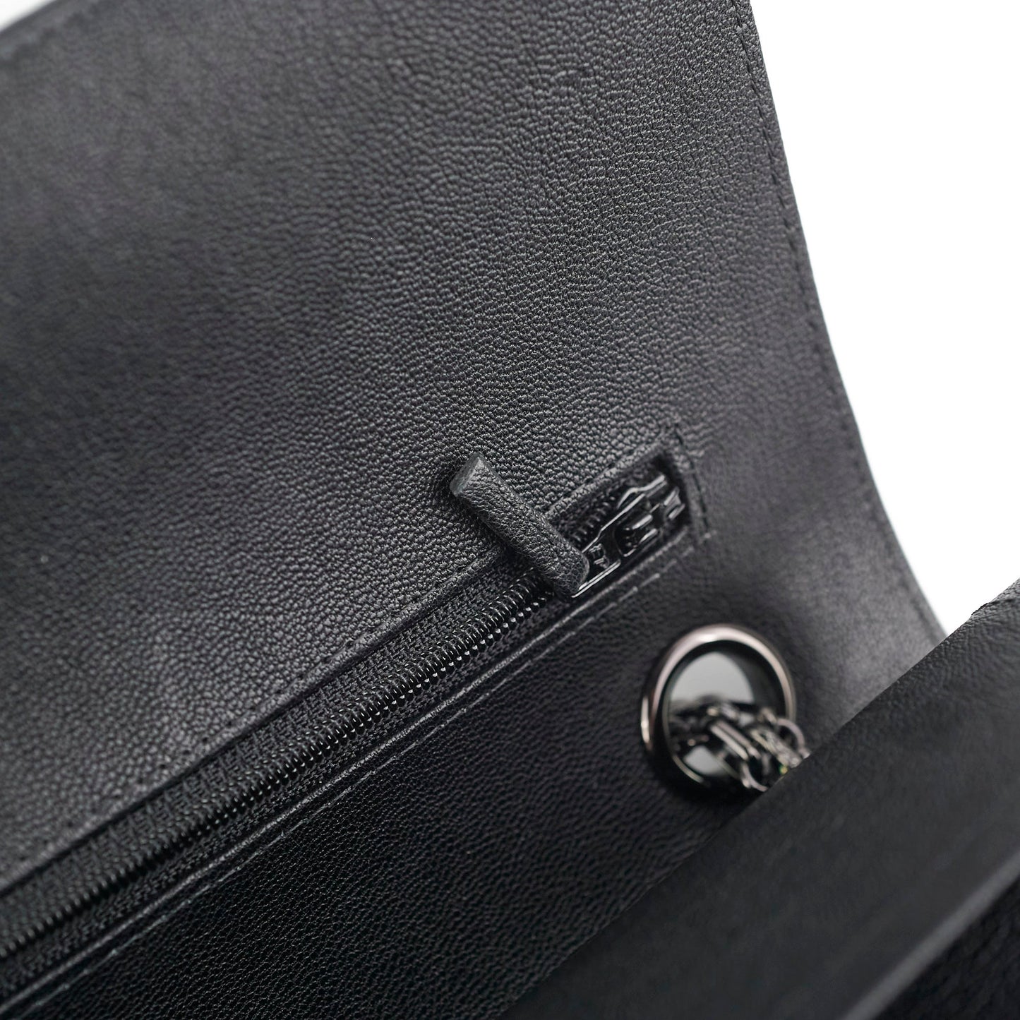 Chanel Reissue 226 So Black