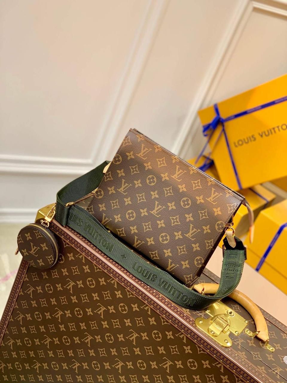 Louis Vuitton Crossbody Women Pouch  2-Piece Set (Green)