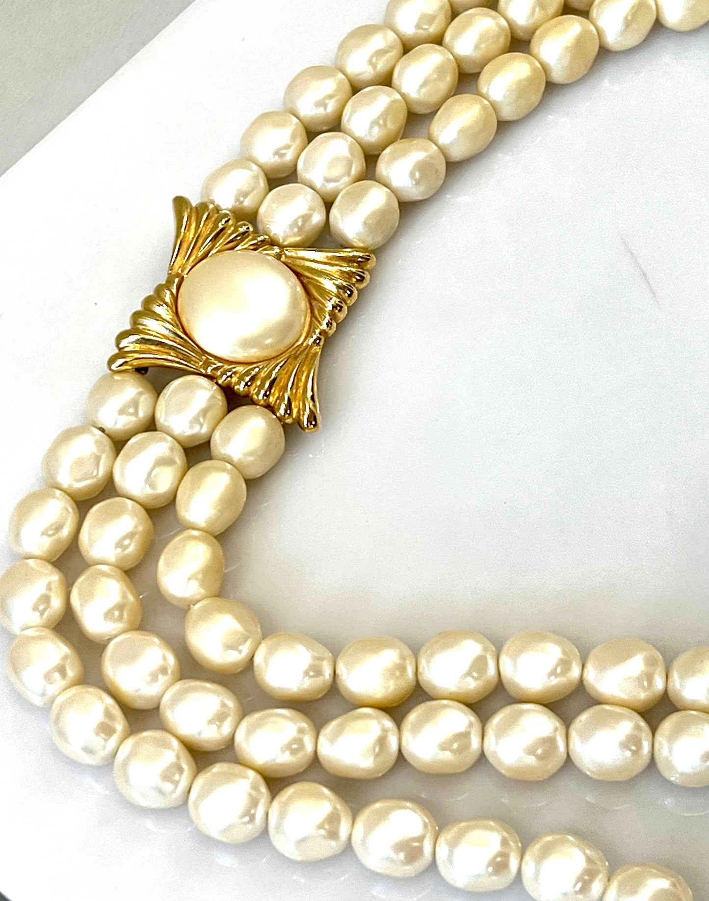 YVES SAINT LAURENT VINTAGE PEARL NECKLACE