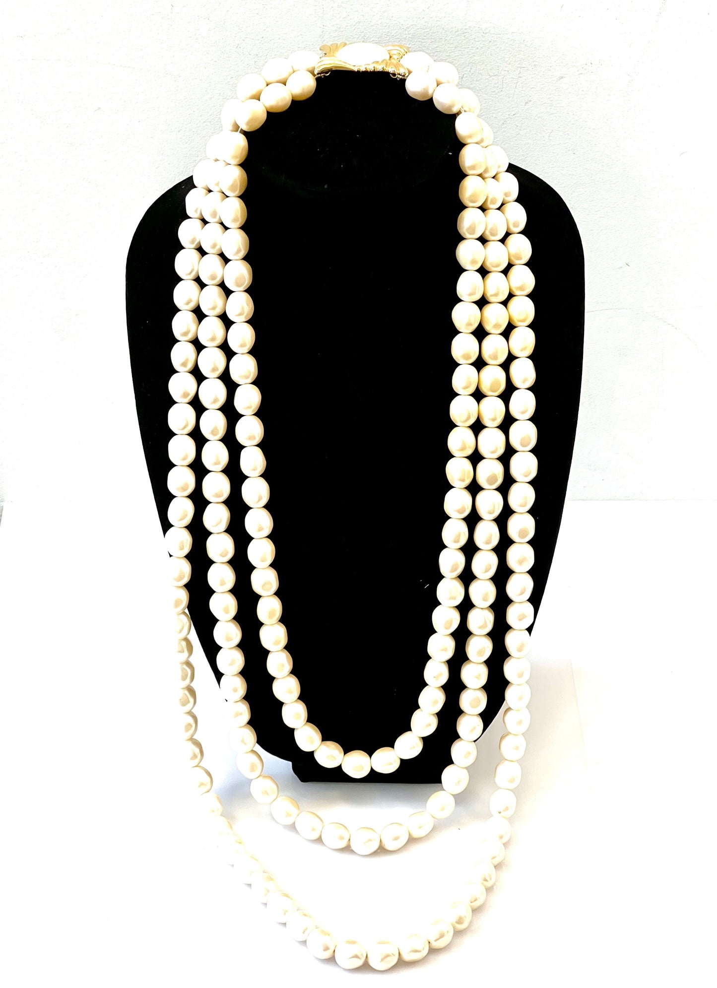 YVES SAINT LAURENT VINTAGE PEARL NECKLACE