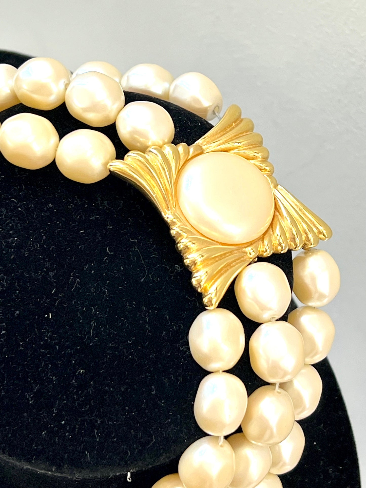 YVES SAINT LAURENT VINTAGE PEARL NECKLACE