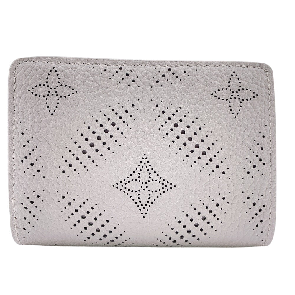 LOUIS VUITTON Bifold Wallet M13470 Mahina, Leather beige Portefeuille Clare