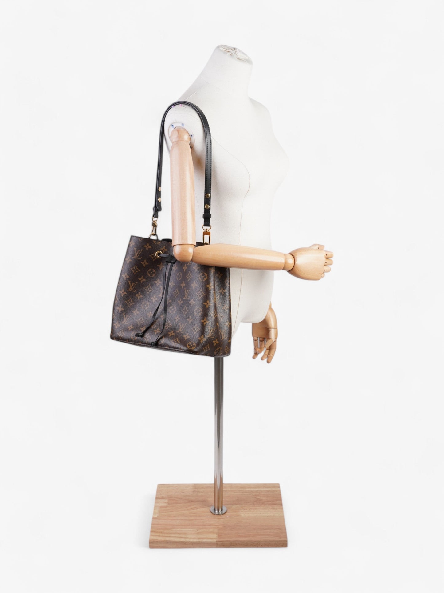 Louis Vuitton NeoNoe Monogram / Black Canvas