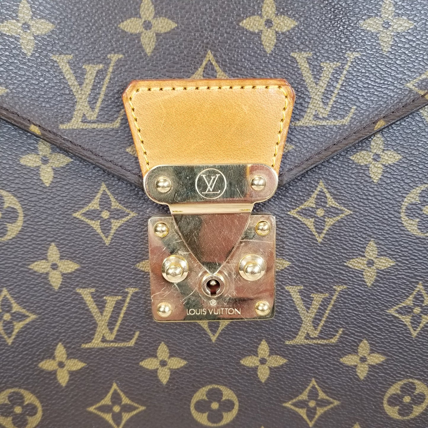 Handbag Designer By Louis Vuitton Size: Medium