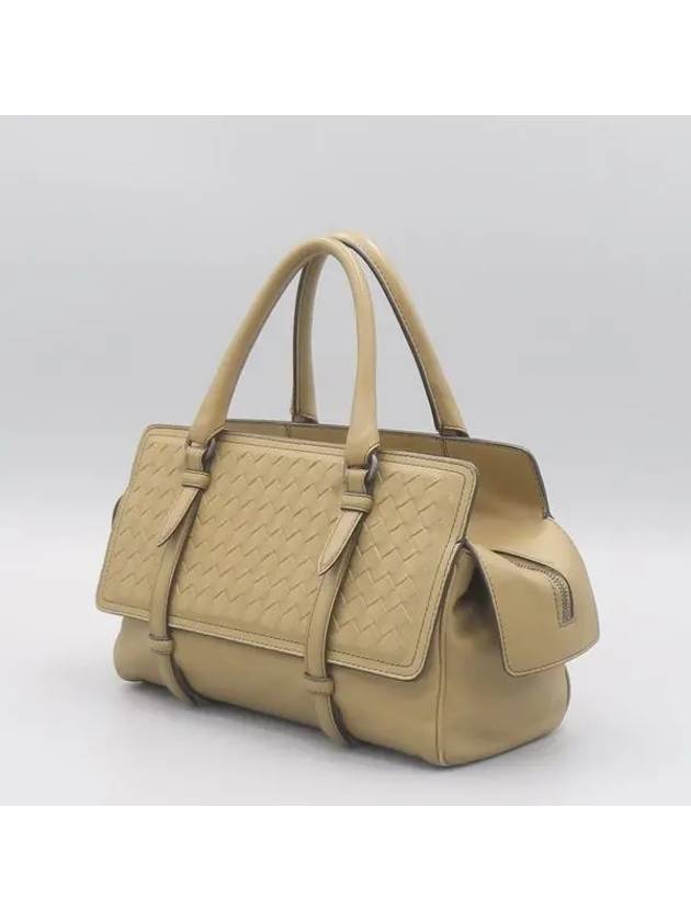 Luxury Bottega Veneta beige tote bag