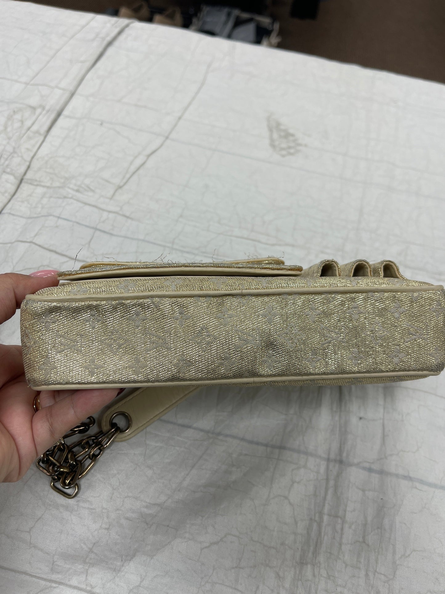 Handbag Designer By Louis Vuitton Size: Small