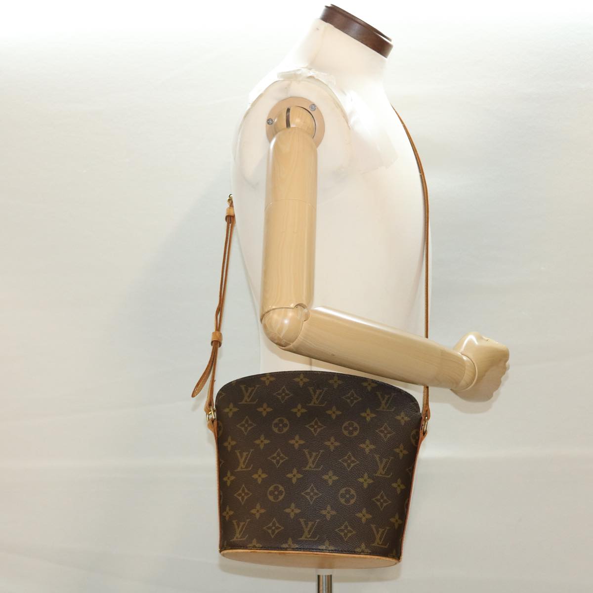 LOUIS VUITTON Monogram Drouot Shoulder Bag M51290 LV am4190