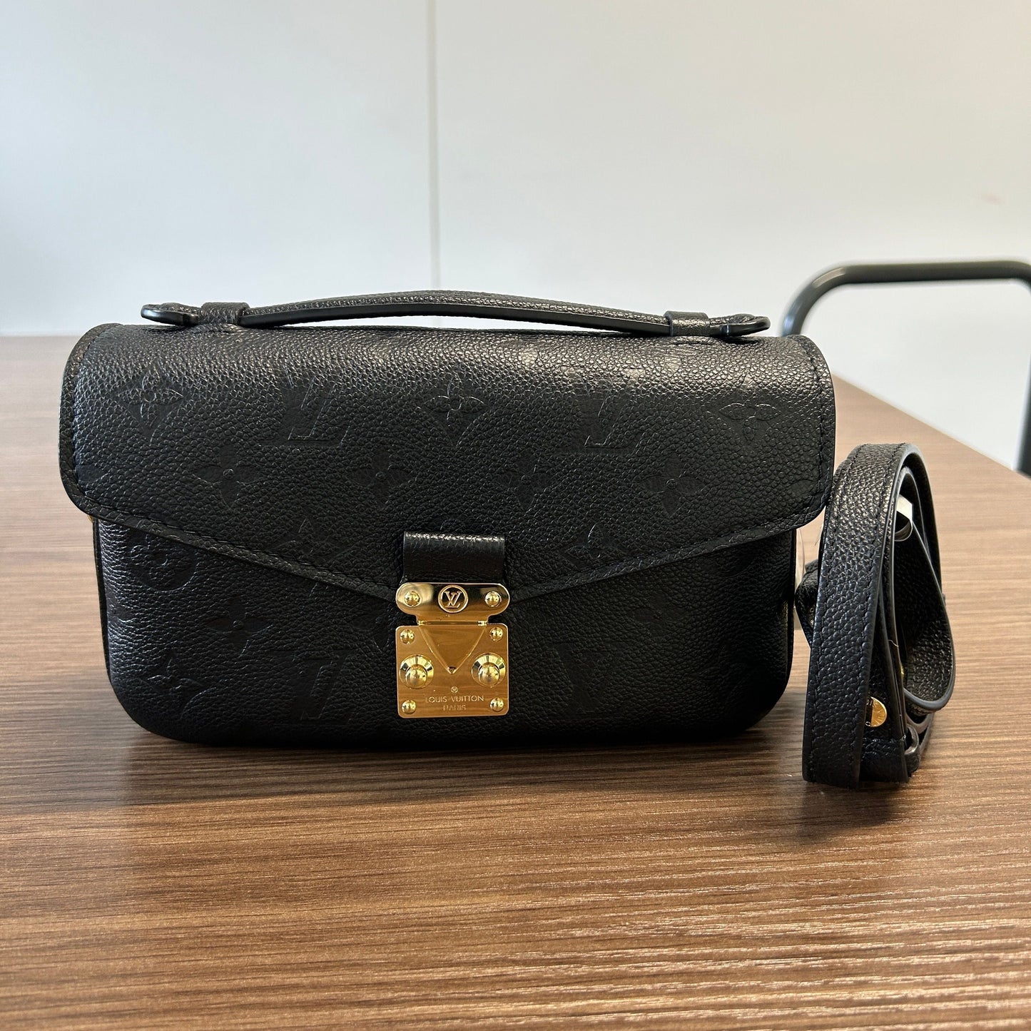 Louis Vuitton Pochette Métis East West Monogram Empreinte Leather LB121133