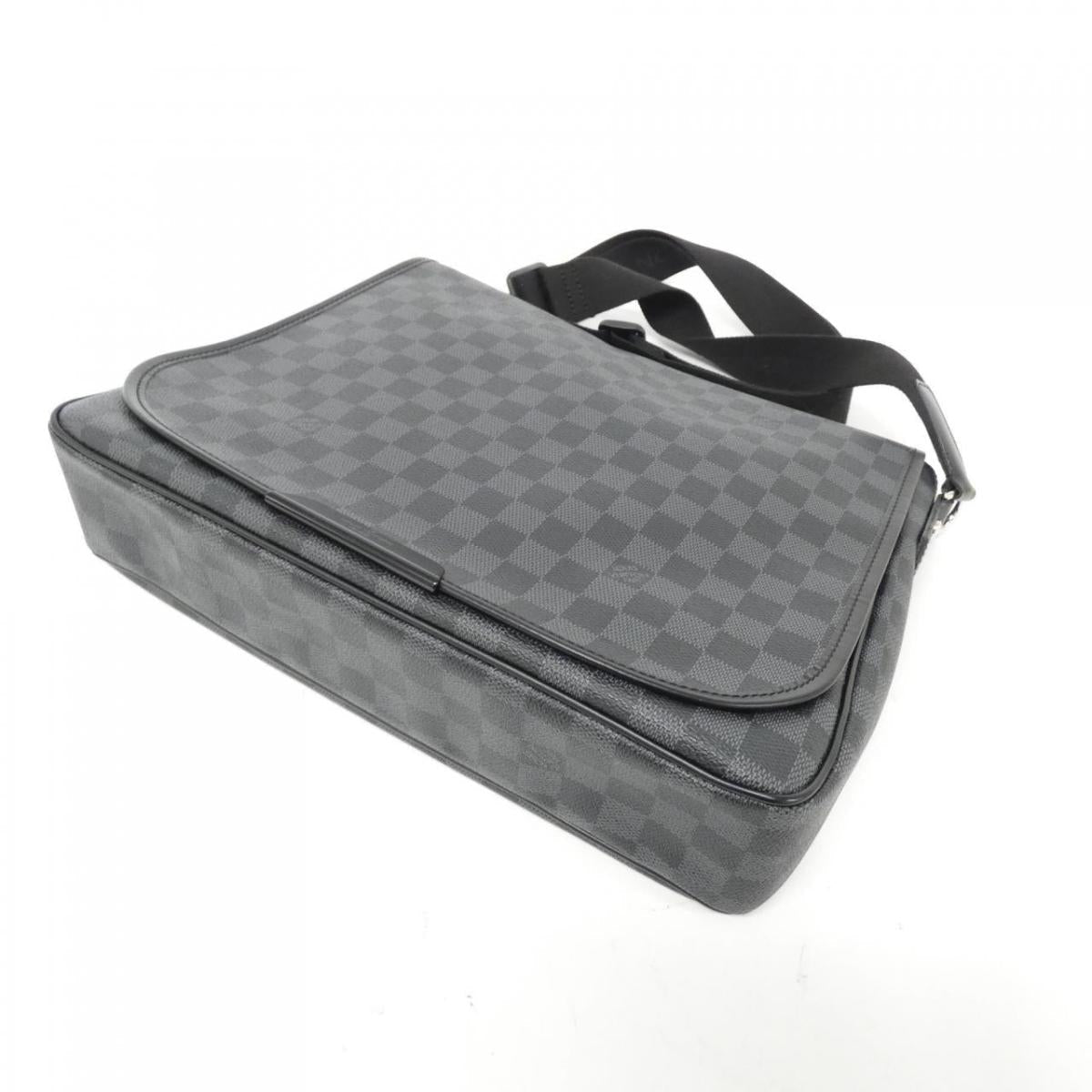 Louis Vuitton Damier Graphite Daniel MM N58029 Shoulder Bag