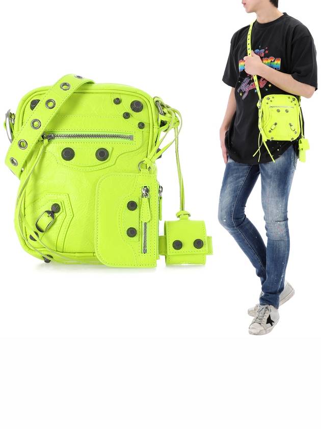 Luxury Balenciaga Trending 2026 Le Cagole Cross Bag Green