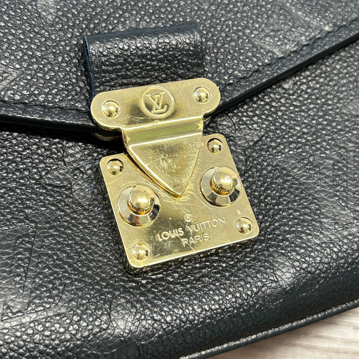 Louis Vuitton Pochette Métis East West Monogram Empreinte Leather LB121133