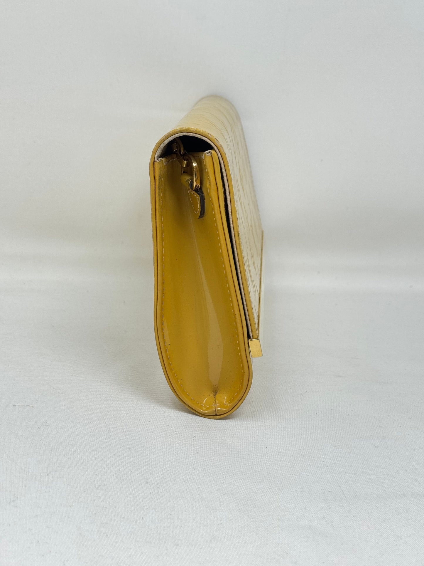Rossmore leather clutch bag Louis Vuitton Yellow in Leather B21-62