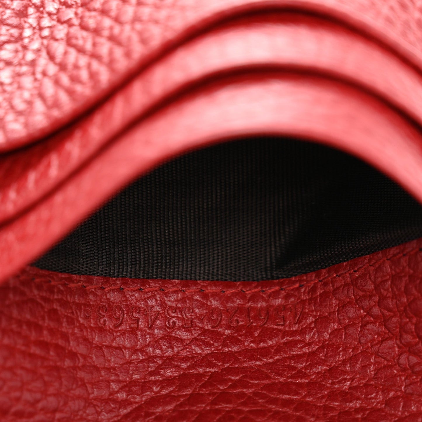 Gucci Pebbled Calfskin GG Marmont Card Case Hibiscus Red
