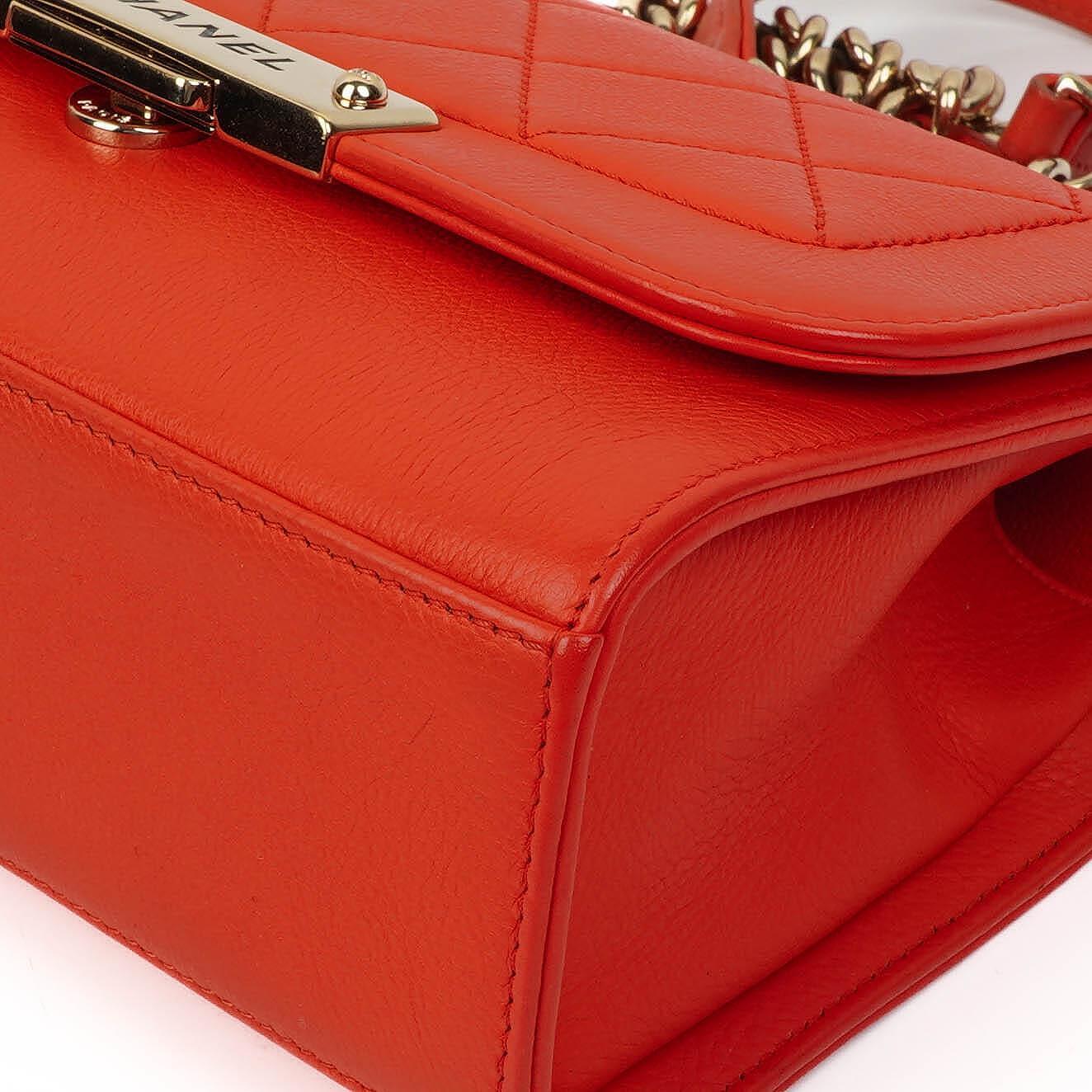 Chanel Label Click Flap Red in Quilted Calfskin With Gold-Tone Hardware