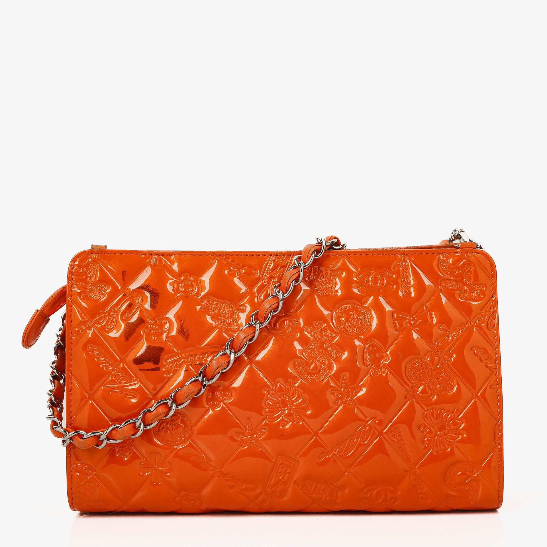 Chanel Lucky Charm Orange Patent Leather Pochatte