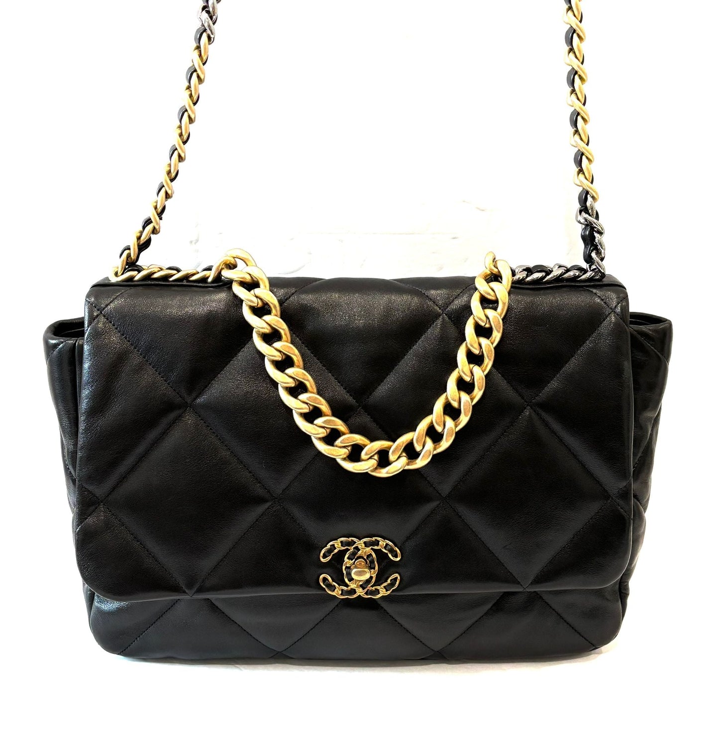 CHANEL QUILTED GOATSKIN MAXI CHANEL 19 FLAP BACK Shoulder Bag
