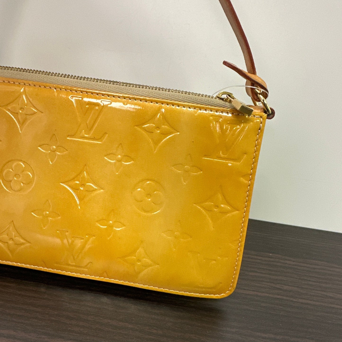 Vernis Lexington Pouch von Louis Vuitton Beige LB120291