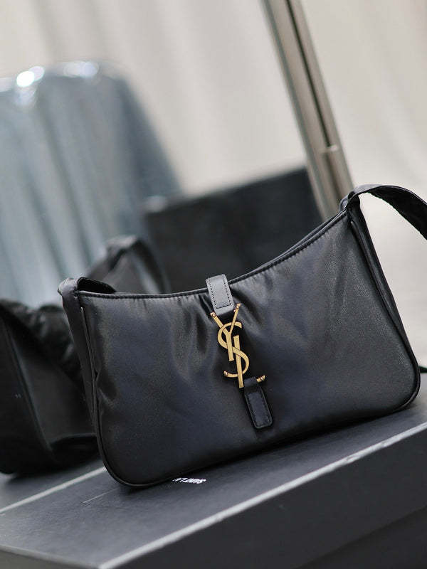 Yves Saint Laurent Runway Everyday Handbag