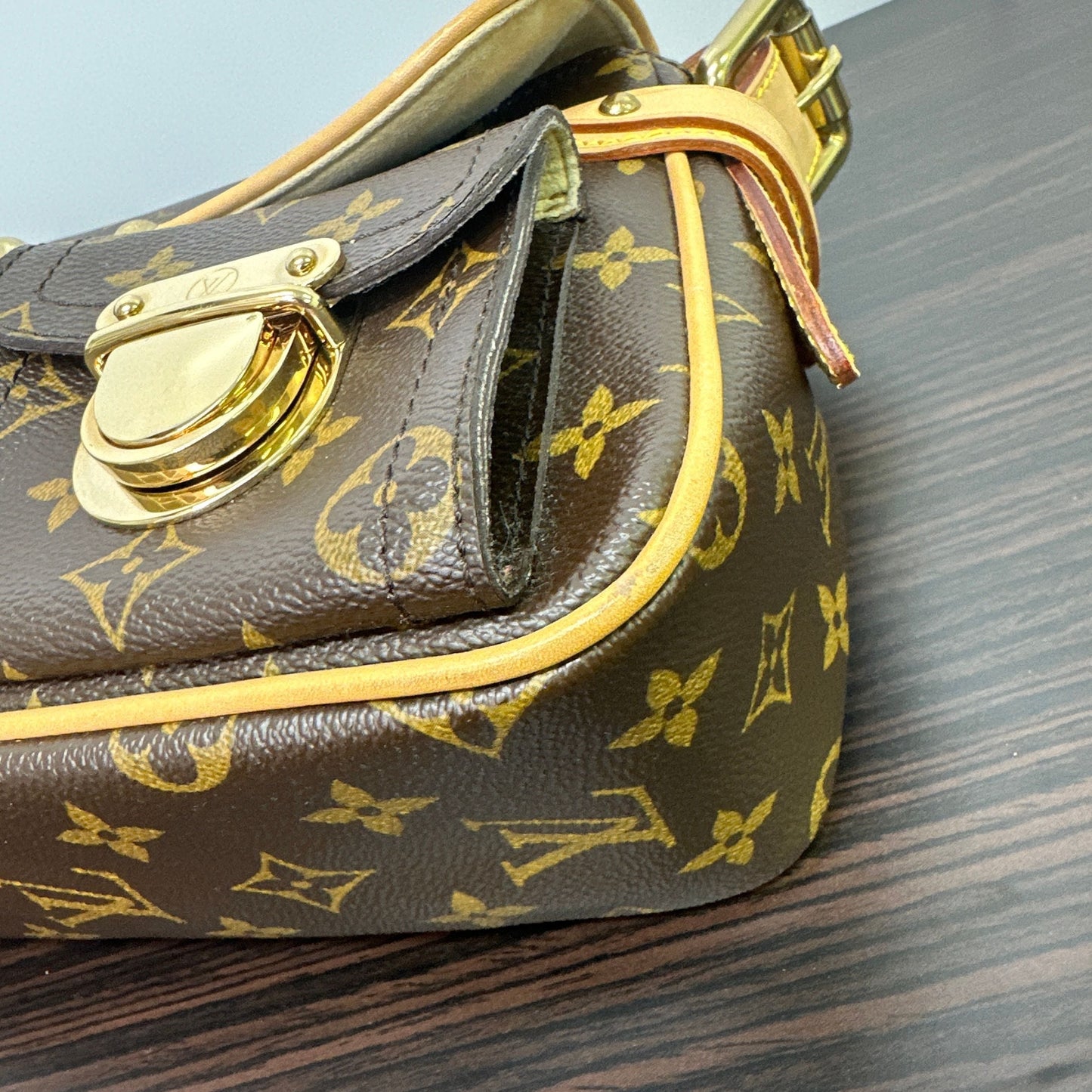 Louis Vuitton  Manhattan Monogram Shoulder bag Brown LB121587