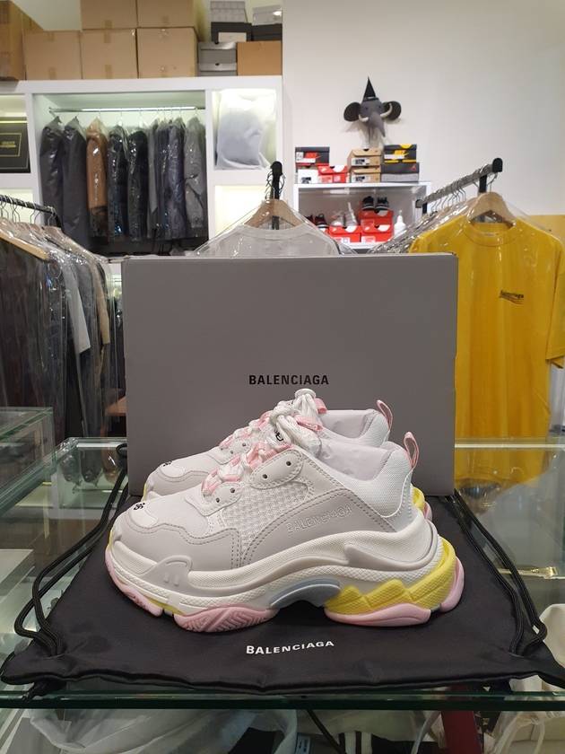 Luxury Balenciaga Trending 2026 Triple S Low-Top Sneakers White