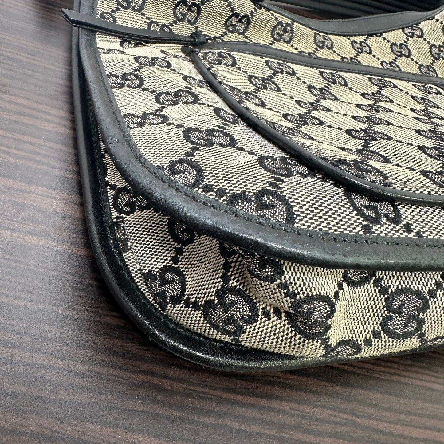 Bolsa de Ombro Gucci em Lona GG Marrom Preto LB123054