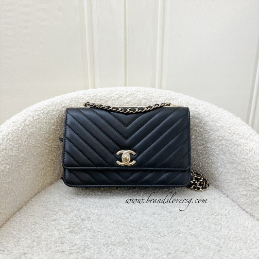 Chanel Trendy CC Wallet on Chain WOC in Black Chevron Lambskin and LGHW (Model: A80982) Crossbody