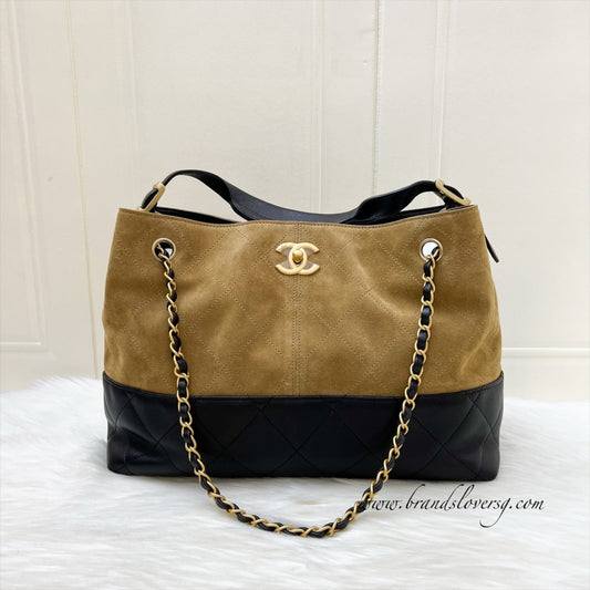 Chanel 25A Two-Tone Tote Bag in Light Brown Suede, Black Calfskin and AGHW