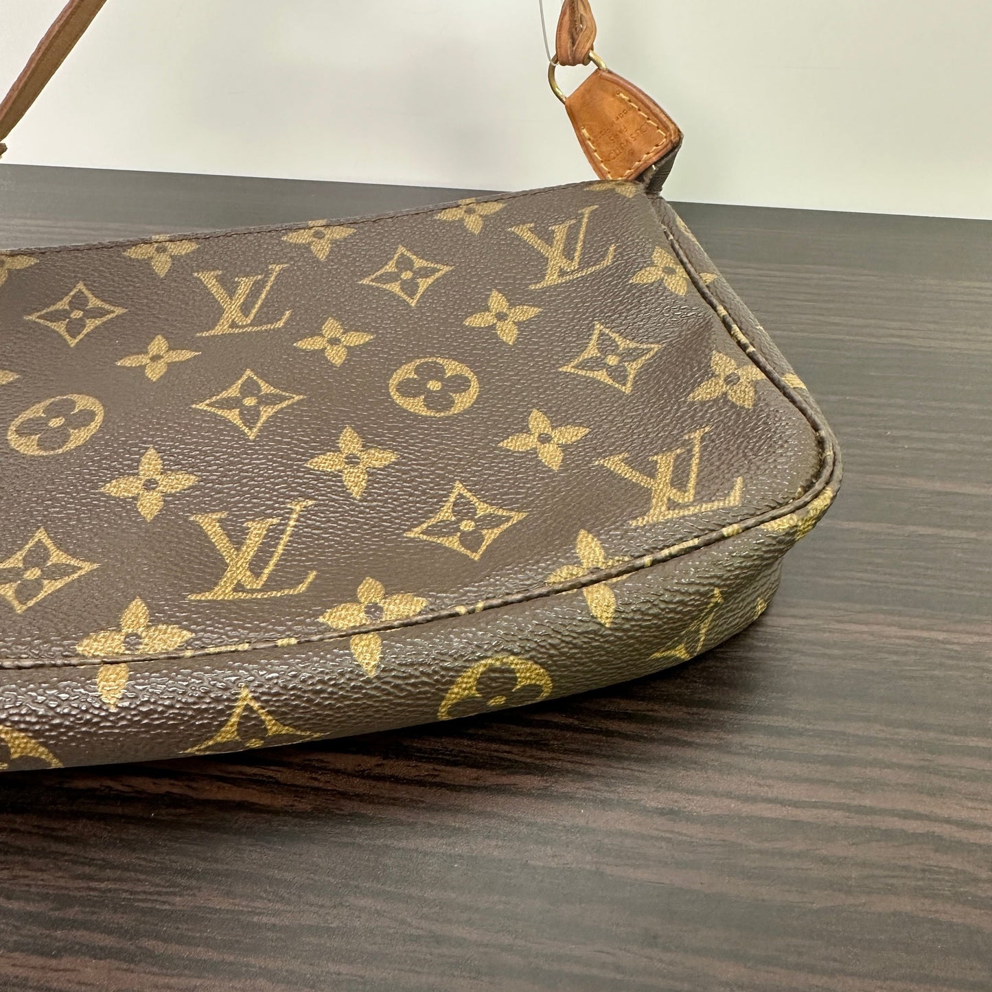 Louis Vuitton Pochette Monogram LB121166