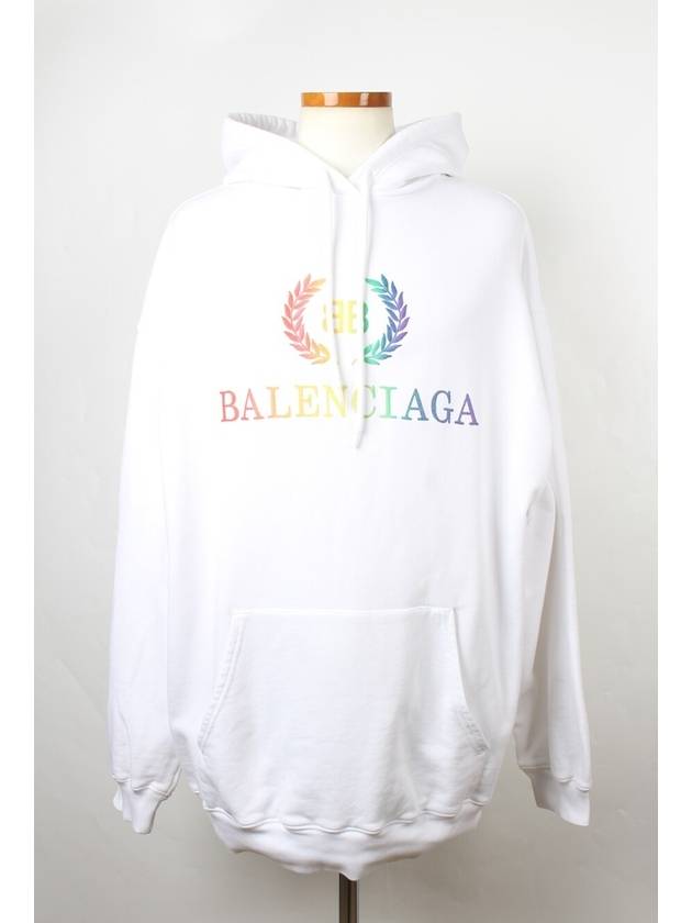 Luxury Balenciaga Trending 2026 Rainbow Laurel Hood M