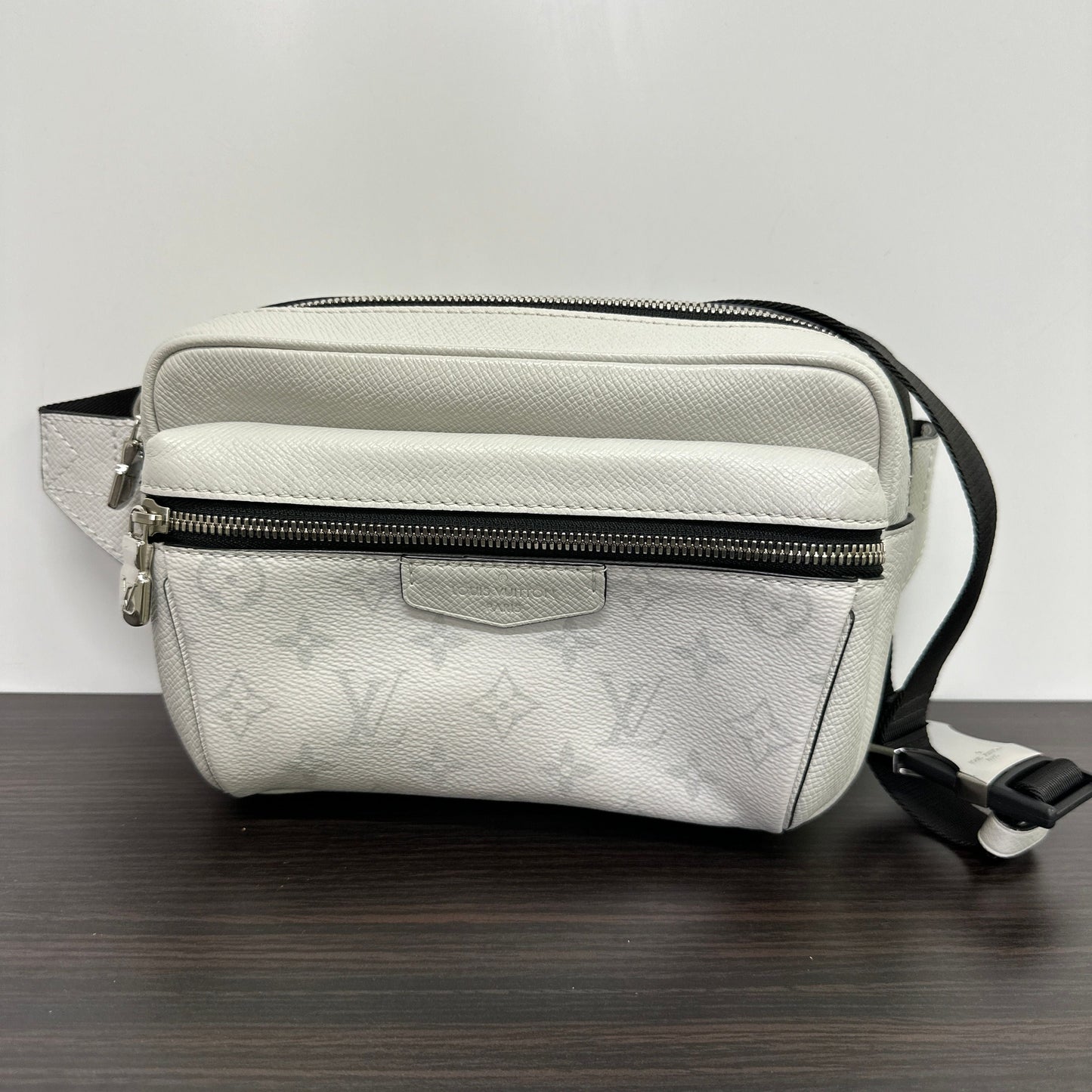 Louis Vuitton | Bags | Louis Vuitton Outdoor Messenger Bag LB122452