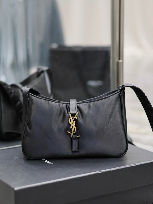 Yves Saint Laurent Runway Everyday Handbag