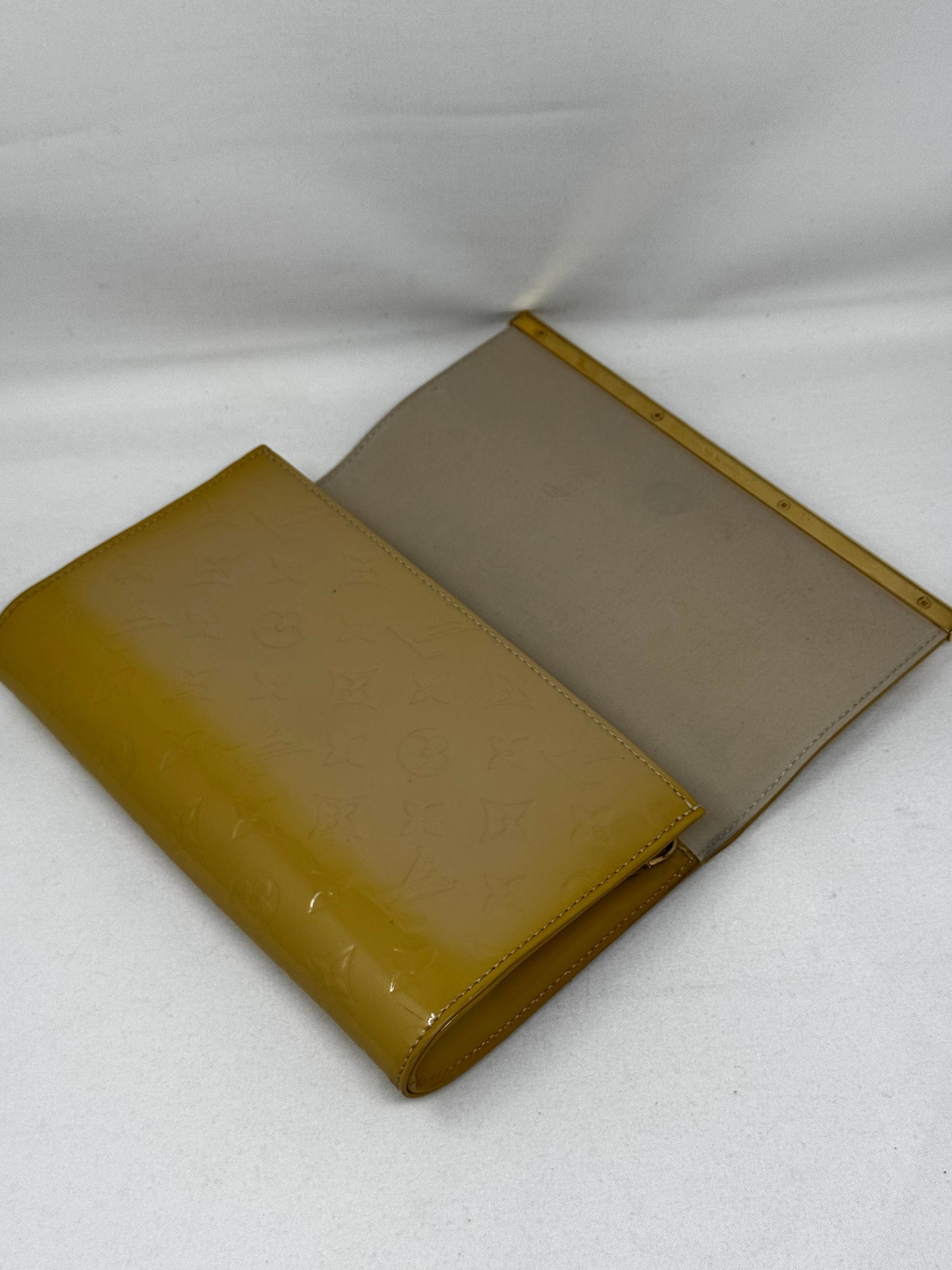 Rossmore leather clutch bag Louis Vuitton Yellow in Leather B21-62
