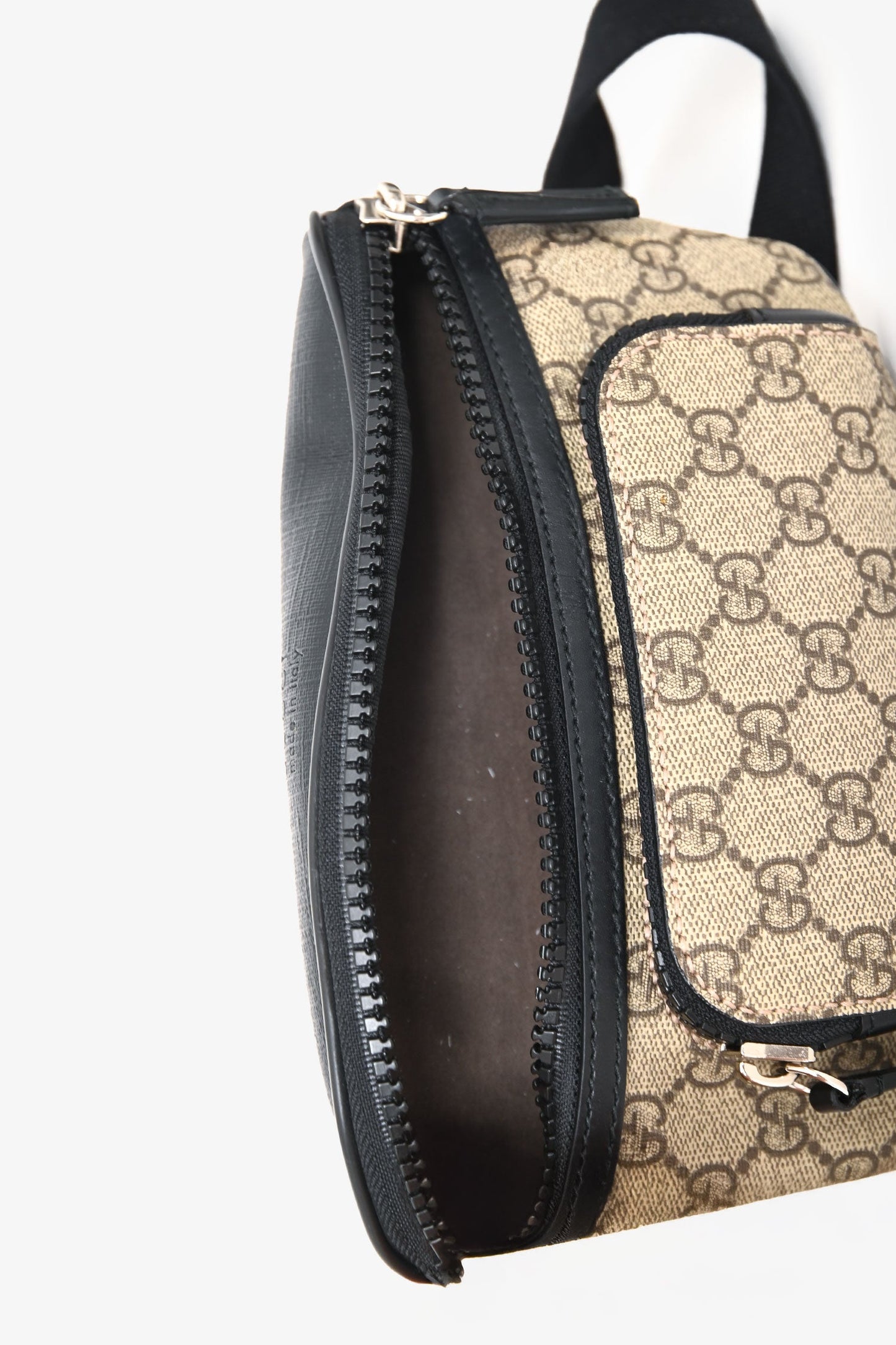Gucci Black/Beige GG Supreme Belt Bag
