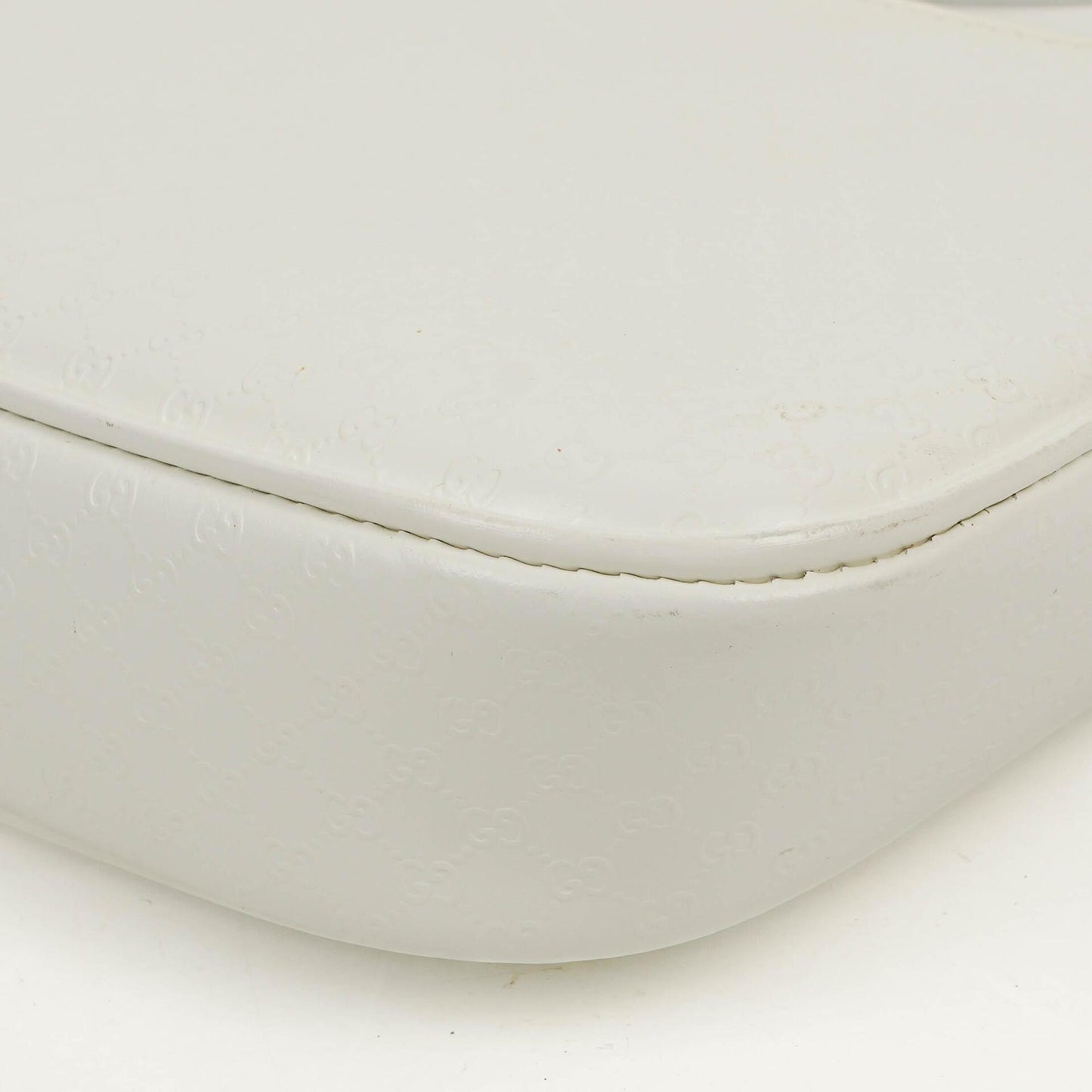 Gucci Microguccissima Pochette in White Leather