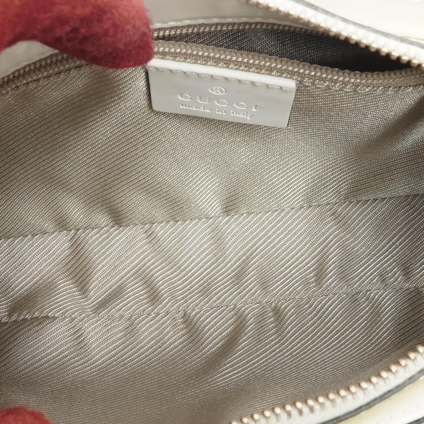 Gucci Microguccissima Pochette in White Leather