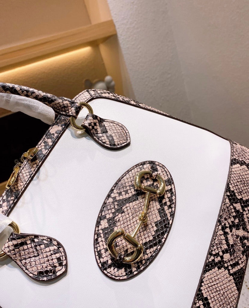 Gucci Woman Shoulder Bag Style 4