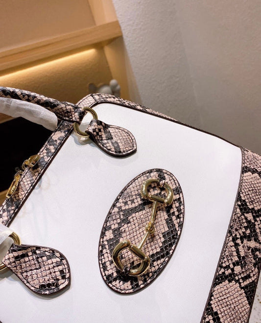 Gucci Woman Shoulder Bag Style 4