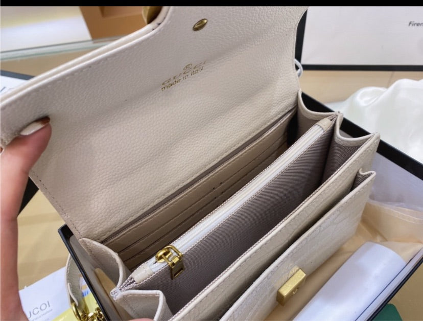 Gucci Woman Shoulder Bag Style 8