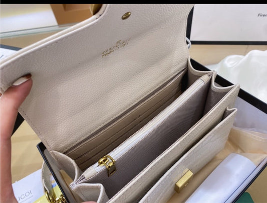 Gucci Woman Shoulder Bag Style 8