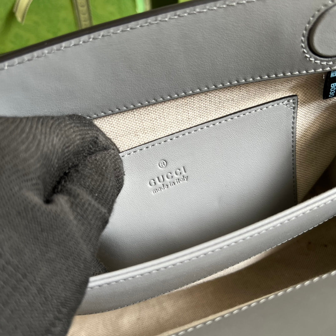 Gucci Leather Shoulder Bag Style 71