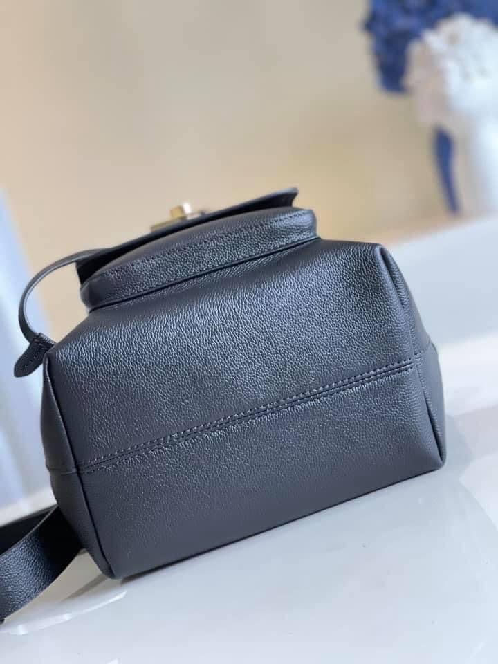 Louis Vuitton lock me bucket bag