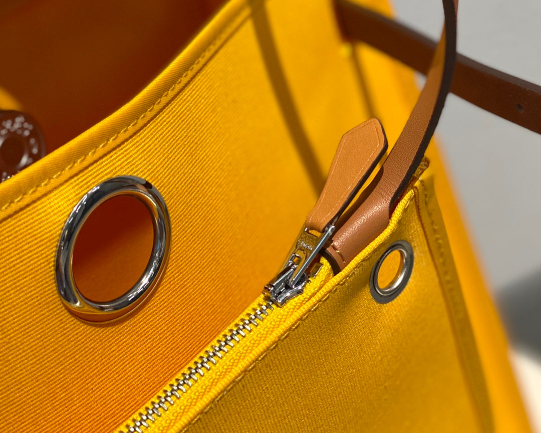 Luxury Hermes Herbag 31