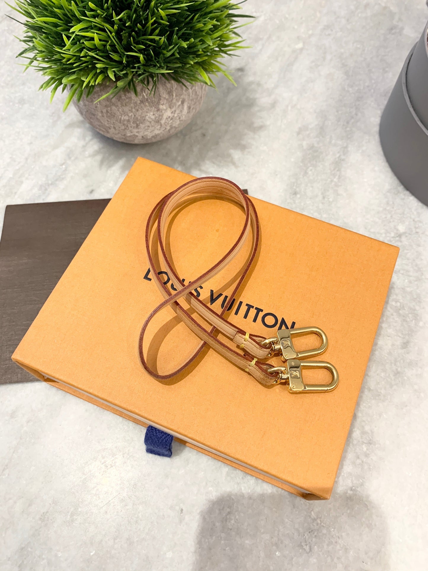 LOUIS VUITTON 23 Laniere Mott Leather Shoulder Bag Strap