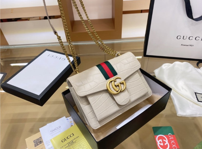 Gucci Woman Shoulder Bag Style 8