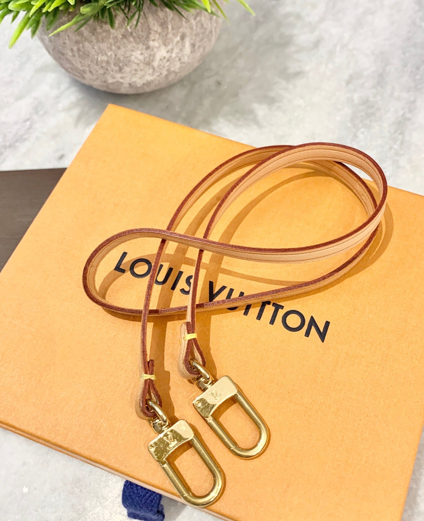 LOUIS VUITTON 23 Laniere Mott Leather Shoulder Bag Strap