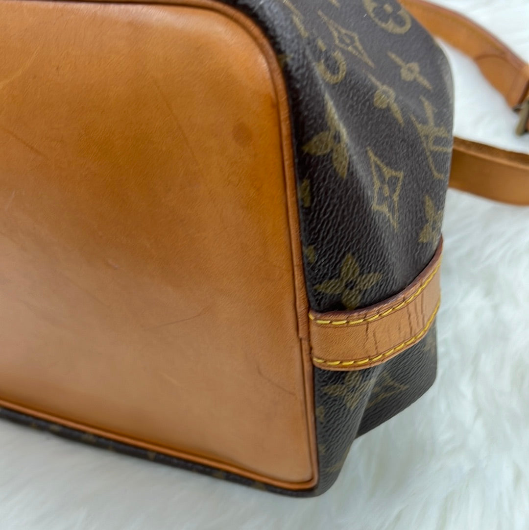 Handbag Luxury Designer By Louis Vuitton Size: Medium