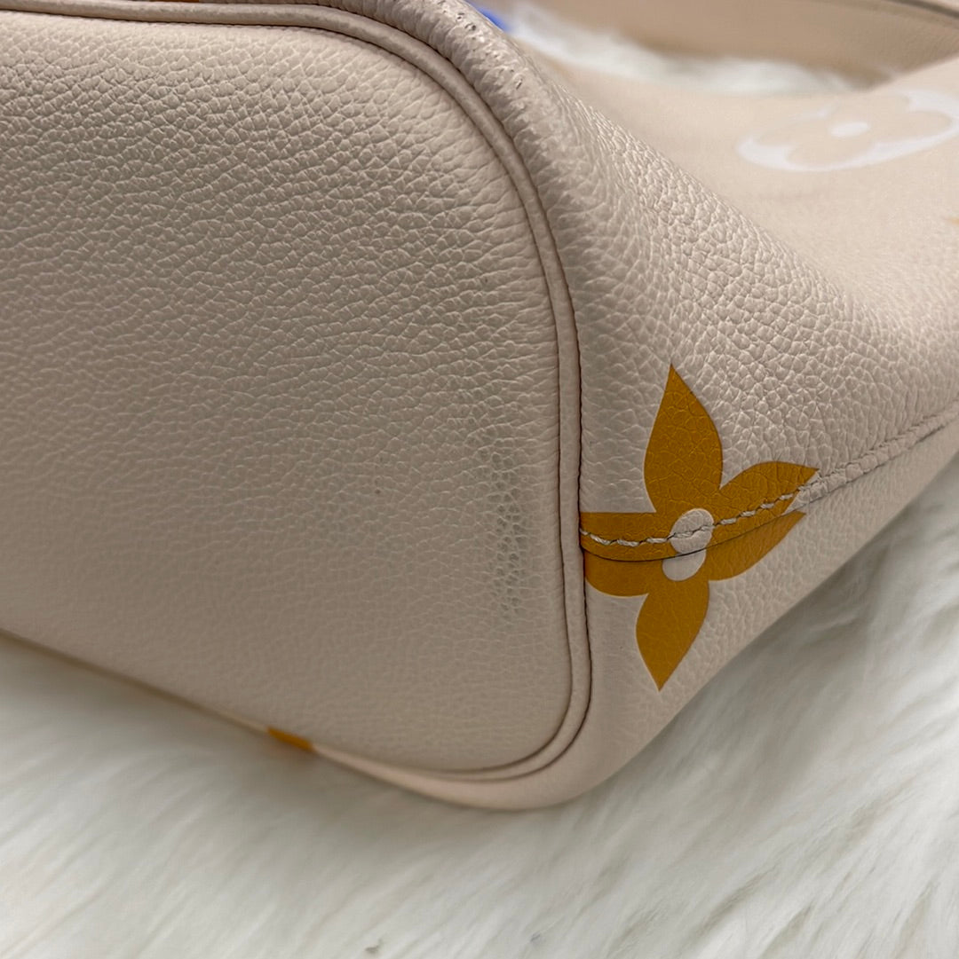 Handbag Luxury Designer By Louis Vuitton Size: Medium