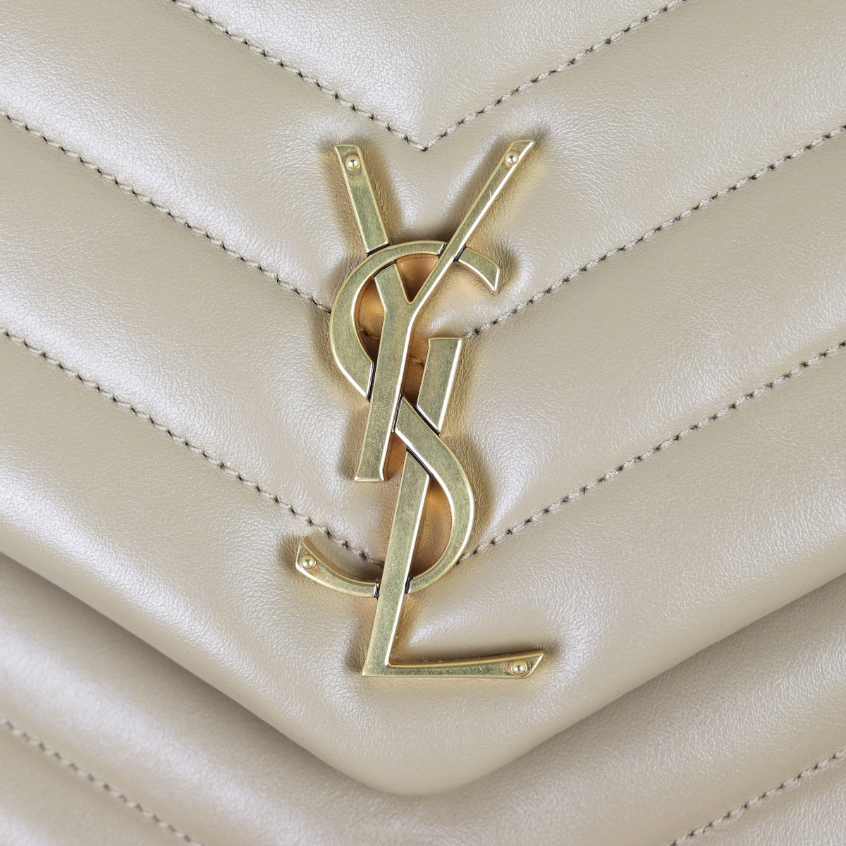 Saint Laurent Loulou Medium